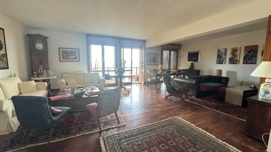 Soggiorno - Multi-Level Apartment with Terrace in Messina