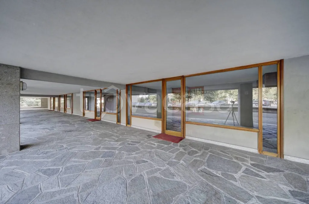 Esik - Newly Built Apartment with Balcony in Turin