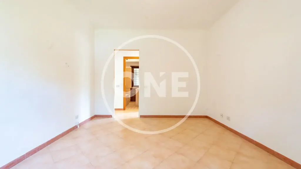 Pièces - Three-Bedroom Apartment with Balcony in Rome