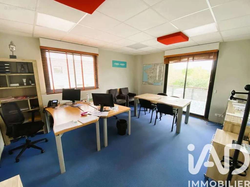 Bureau - Ensemble de Bureaux Modernes au Cœur du Finistère