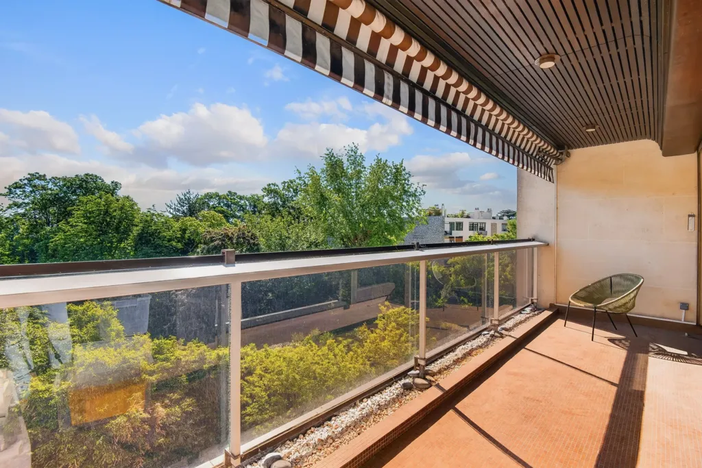 Balcone - Renovated Apartment with Park View in Saint-Cloud