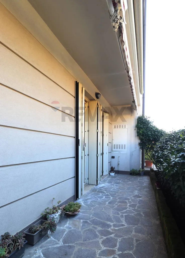 Terrasse - Spacious Ground Floor Flat with Terrace in Quiet Area