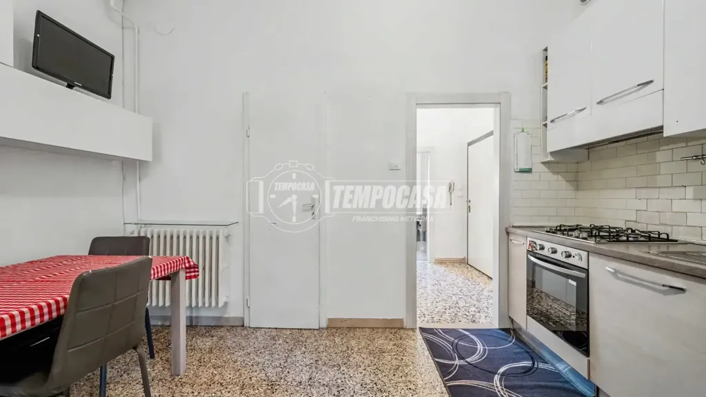 Köök - Central Trilocale with Balcony in Faenza