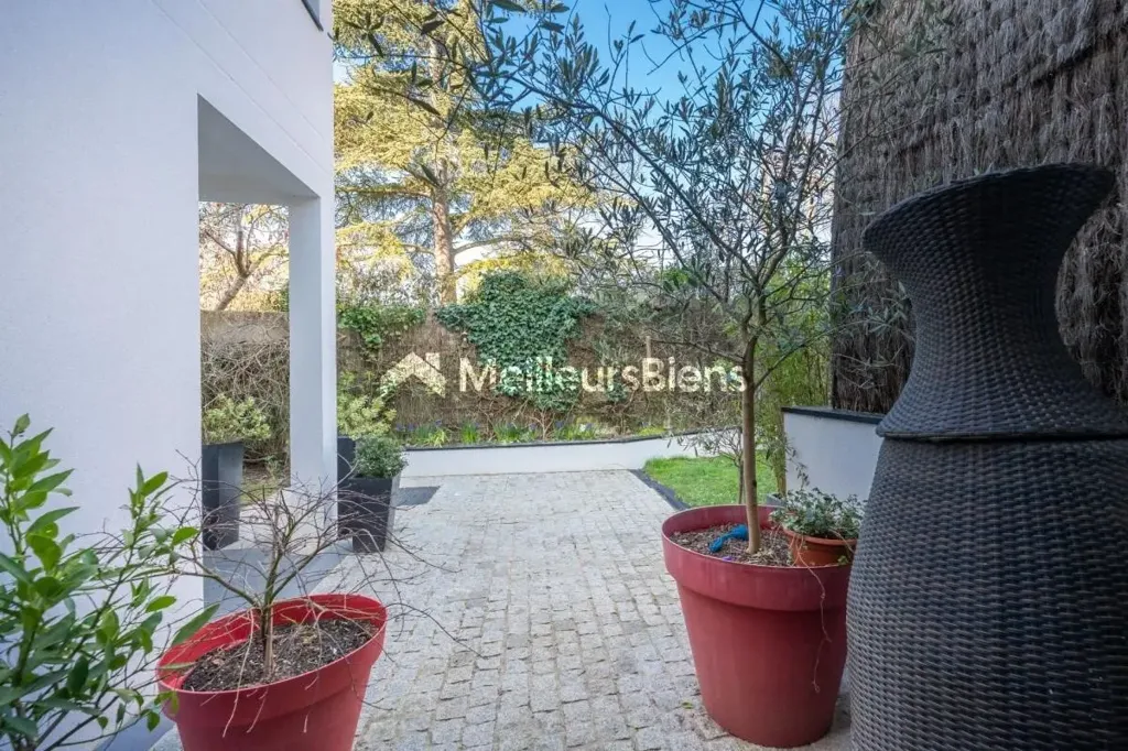 Aed - Architect-Designed Home with Garden in Saint-Cloud
