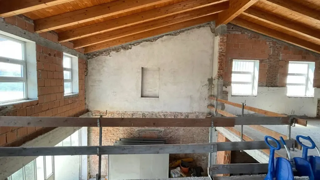 Toad - Unfinished Villa with Private Garden in Villa Bartolomea