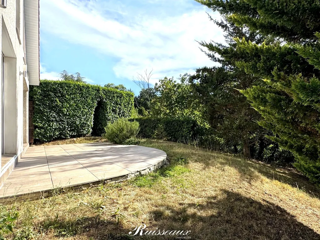 Aed - Contemporary House with Garden in Dijon