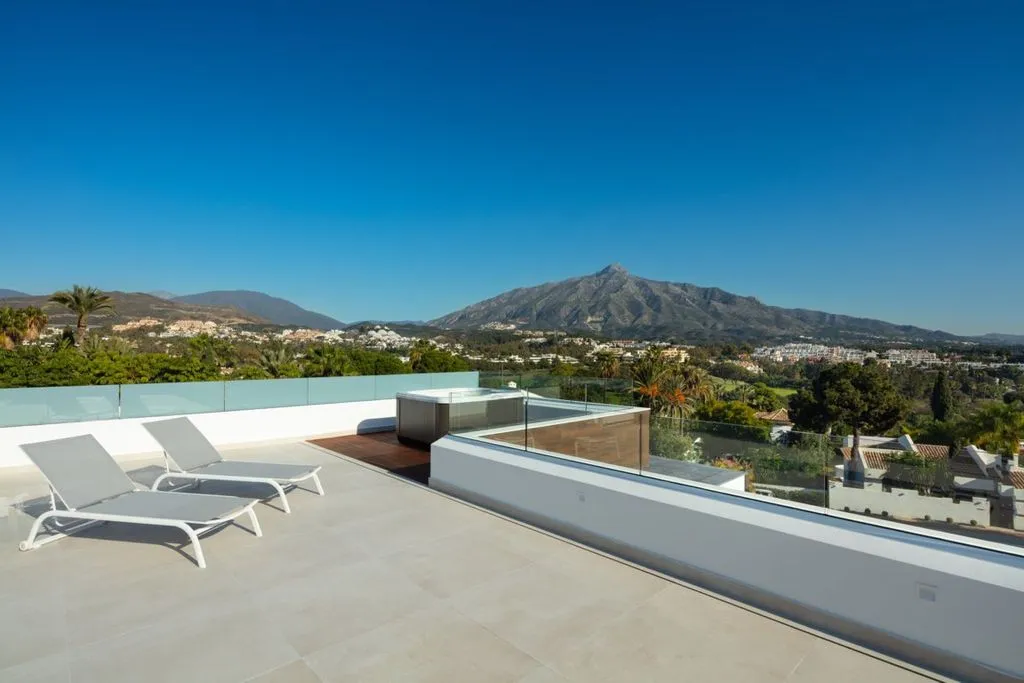 Terrasse - Luxury Villa with Infinity Pool in Nueva Andalucia