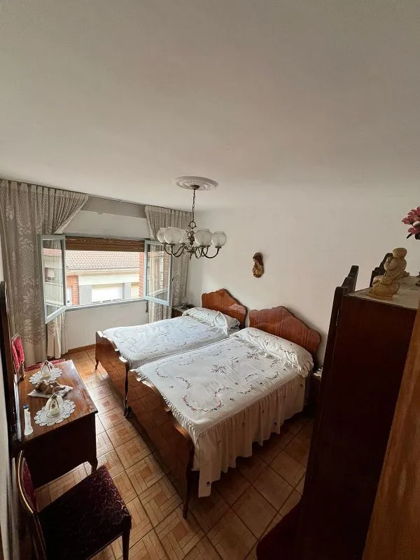 Chambres - Ample 3-Bedroom Apartment in El Entrego