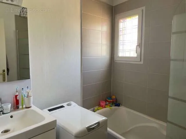 Vannitoad - 3-Bed Flat with West Terrace in Vannes