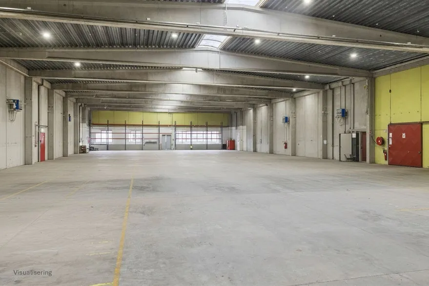 Garage - High-Ceiling Warehouse with Office in Tune