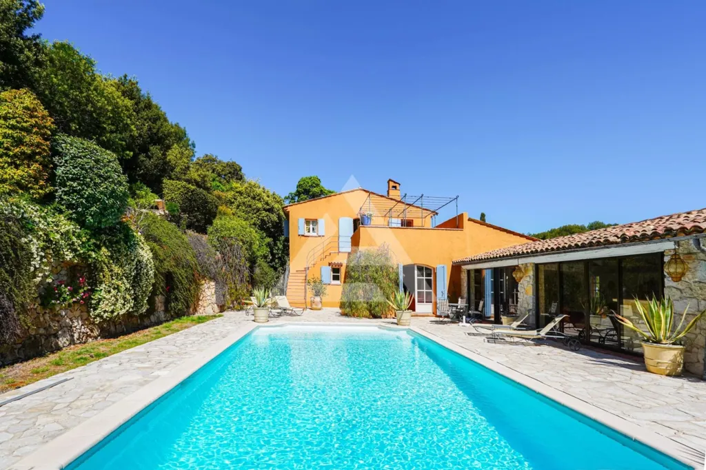 Piscine - Villa Provençale avec Jardin et Piscine à Saint-Paul-de-Vence