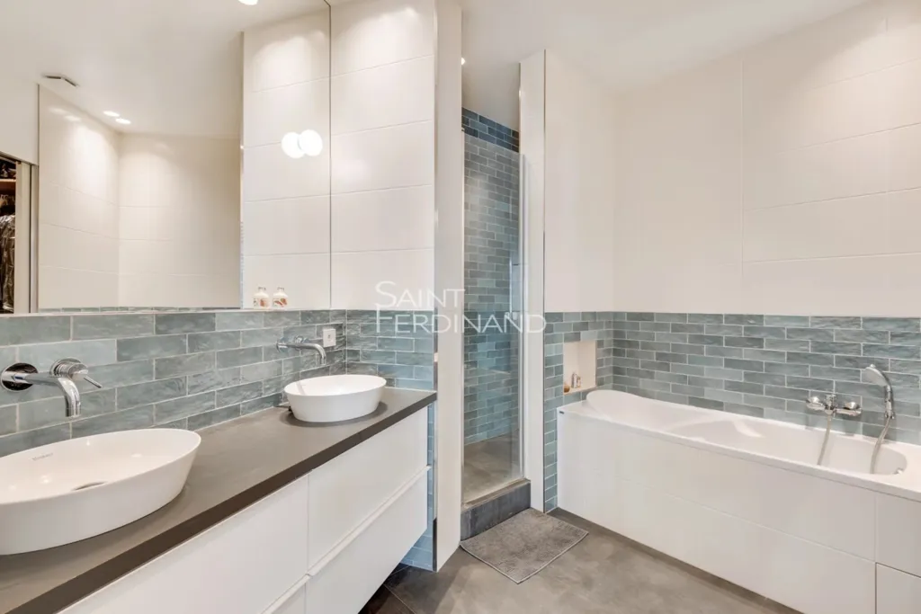 Salles de bain - Appartement 9 pièces à Paris 17ème