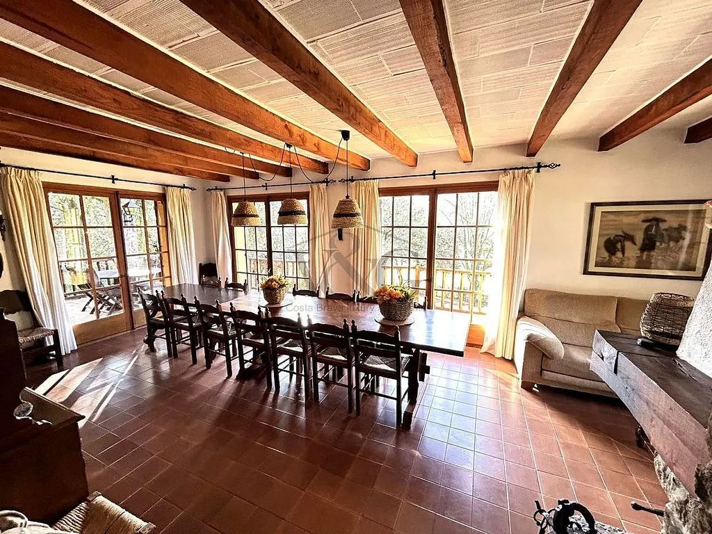 Söögituba - Luxury Villa with Pool in Vall de Bianya