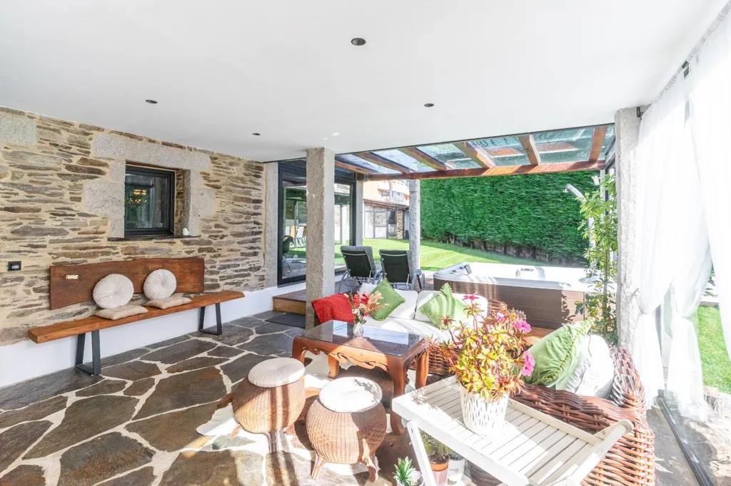Terrasse - Restored Chalet with River Walk Access in Lugo