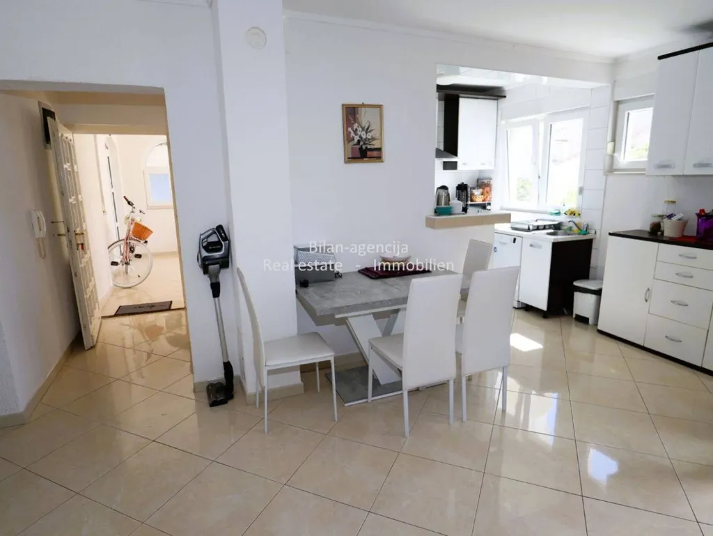 Söögituba - Two-Floor Apartments with Garden in Vodice