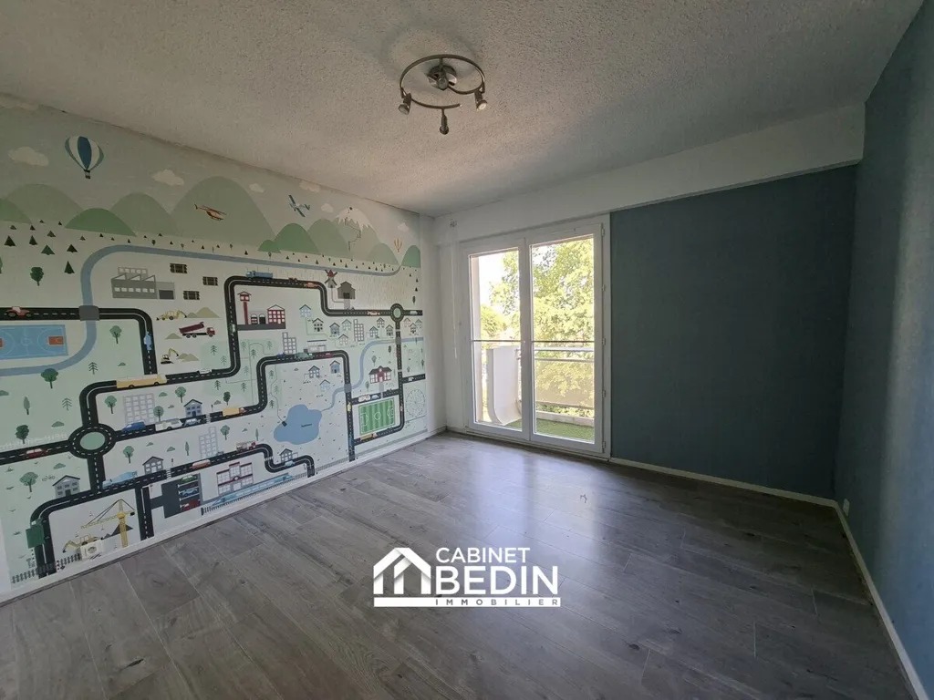 Chambres - Appartement T5 avec Balcon à Gradignan