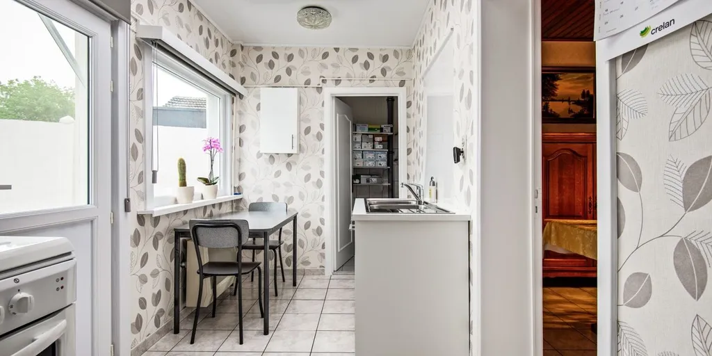 Köök - Renovation-Ready House with Central Location in Kessel