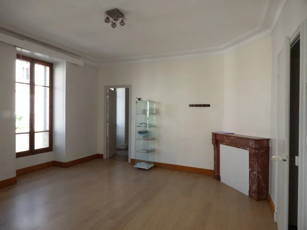 Living Room - Characterful 5-Piece Apartment with Balcony in Gap