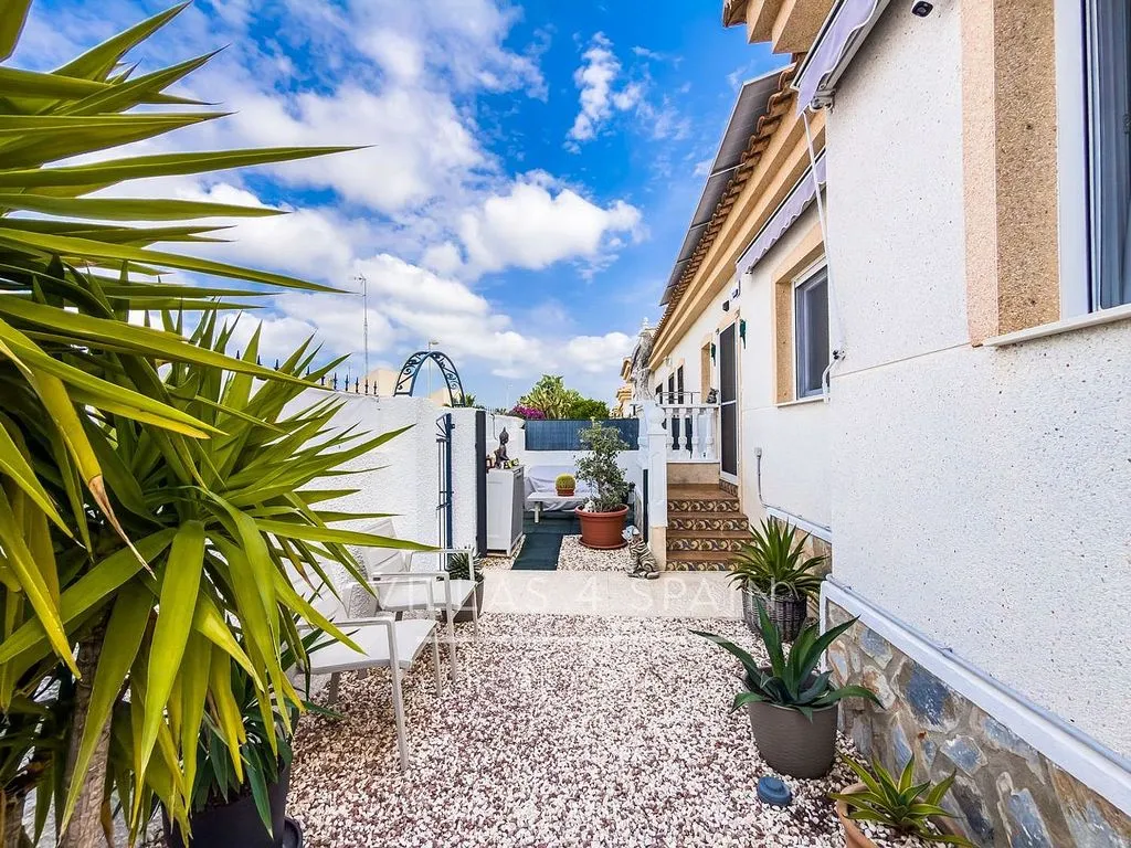 Aed - Three-Bedroom House with Pool in Ciudad Quesada