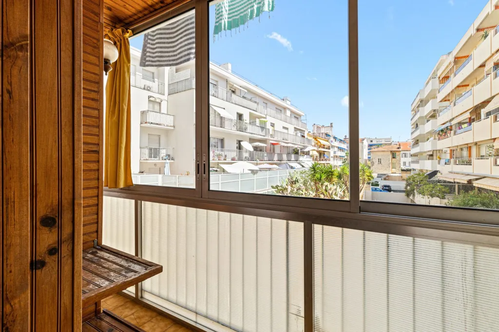 Rõdu - Renovated Flat with Balconies in Menton Centre