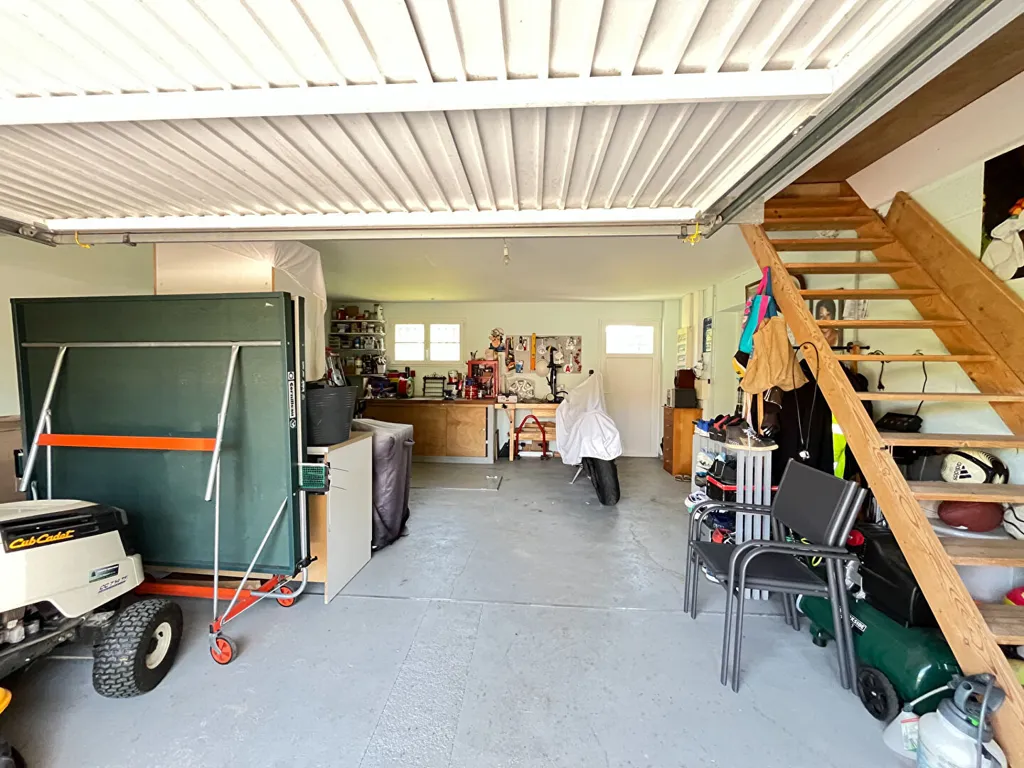 Garage - Pavillon avec Garage Double dans un Cadre Calme