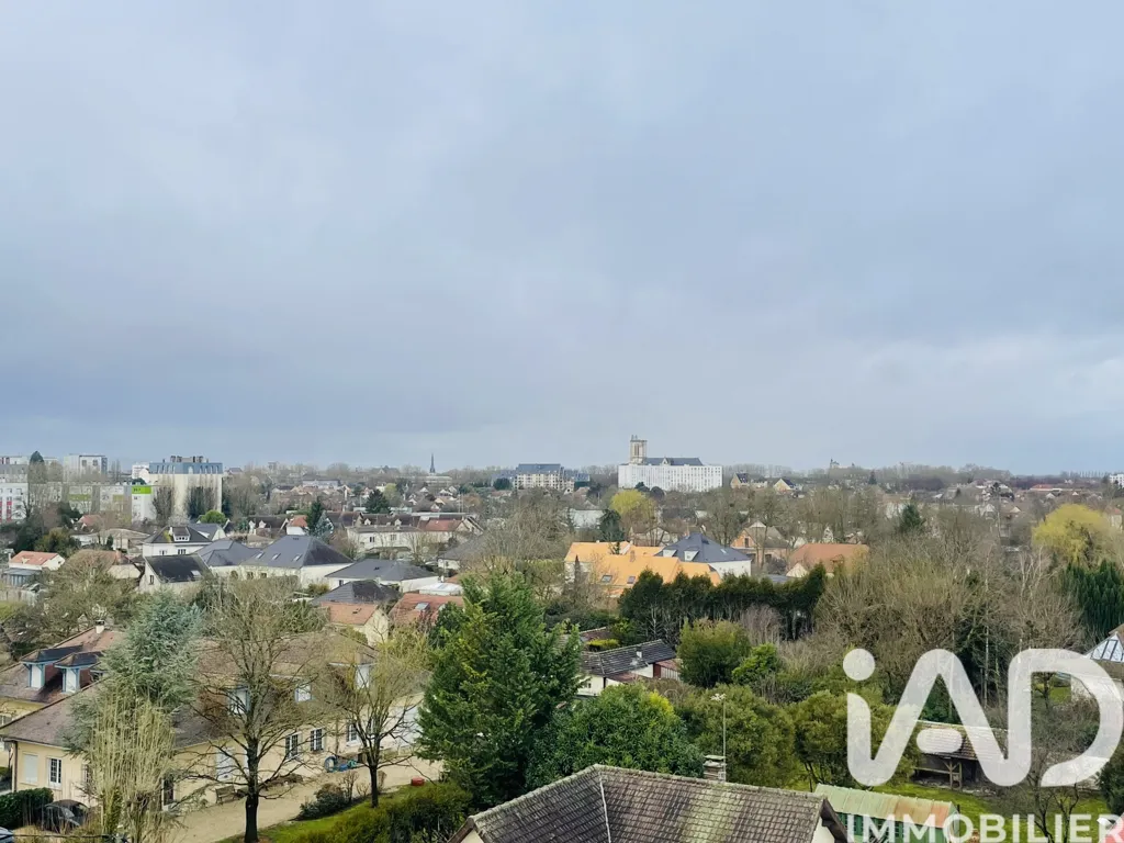 Õhuvaade - Spacious 3-Bedroom Apartment with Balcony in Troyes