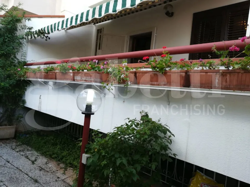 Terrass - Semi-detached Apartment with Terrace in Palermo