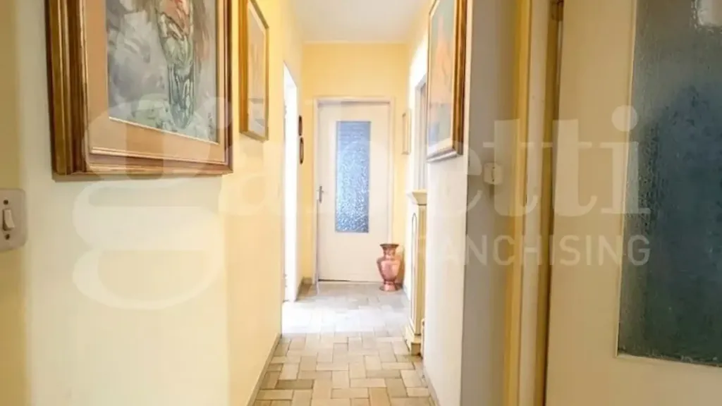 Ingresso - Appartamento con possibilità di ristrutturazione ad Avenza
