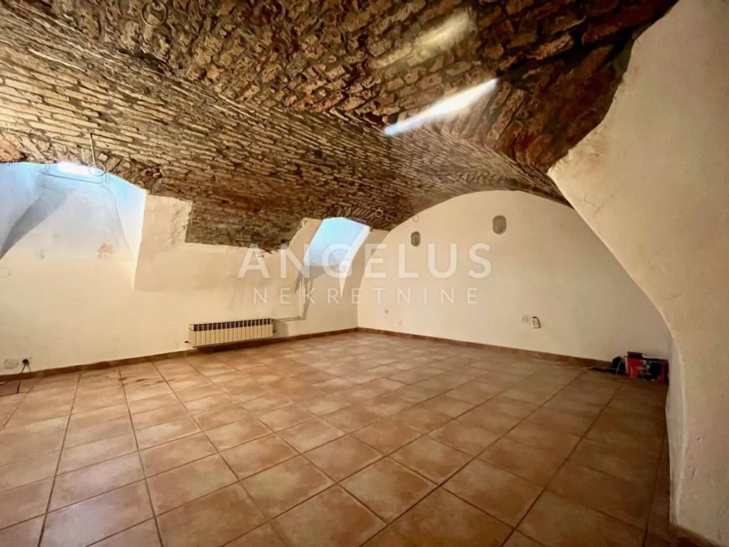 Pièces - Four-Bedroom Apartment in Historic Zagreb