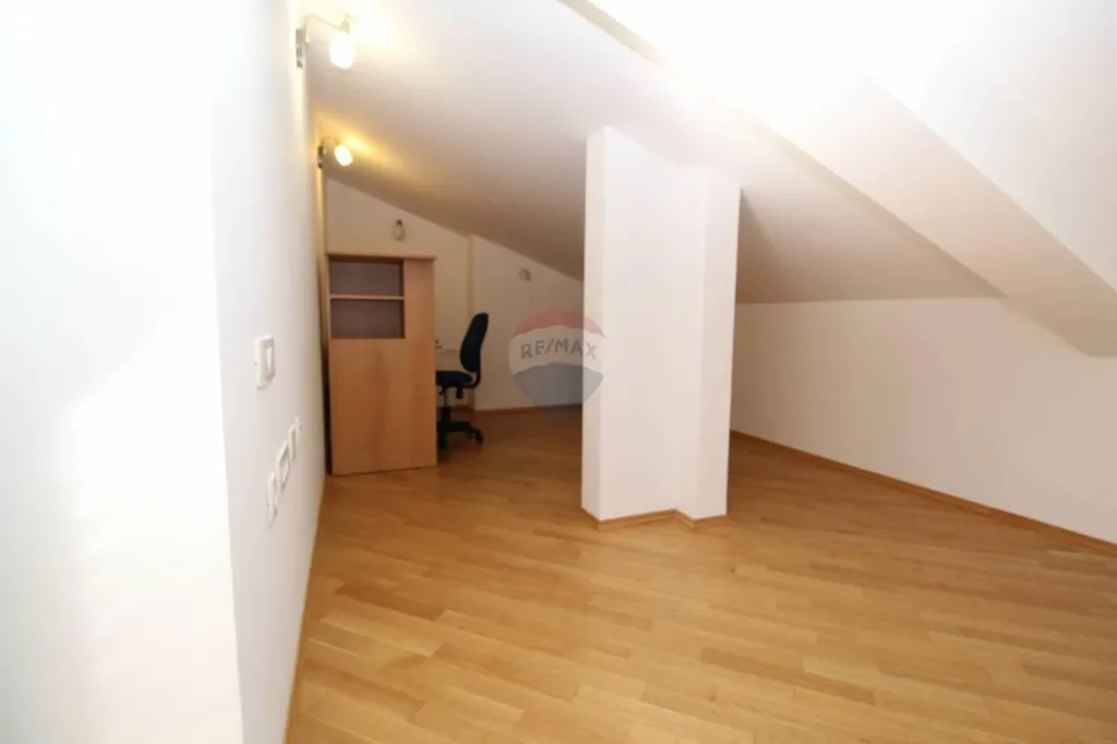 Pièces - Two-Storey Apartment with Sea View in Kastav