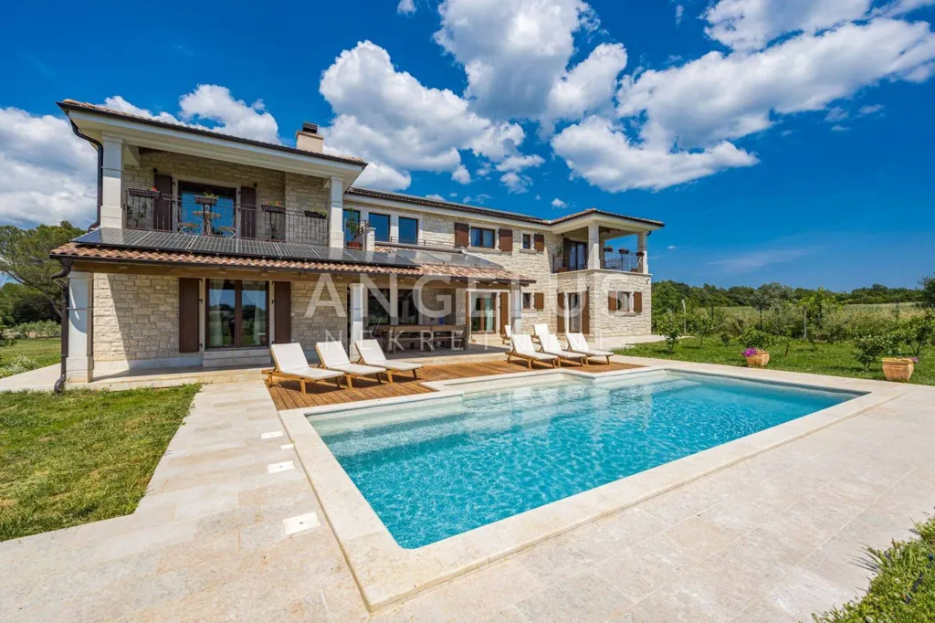Piscina - Rustic Villa with Pool near Pula