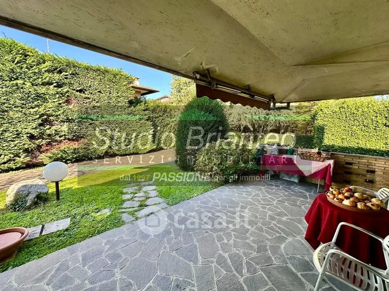 Terrace - Bifamiliar Villa with Garden in Verano Brianza