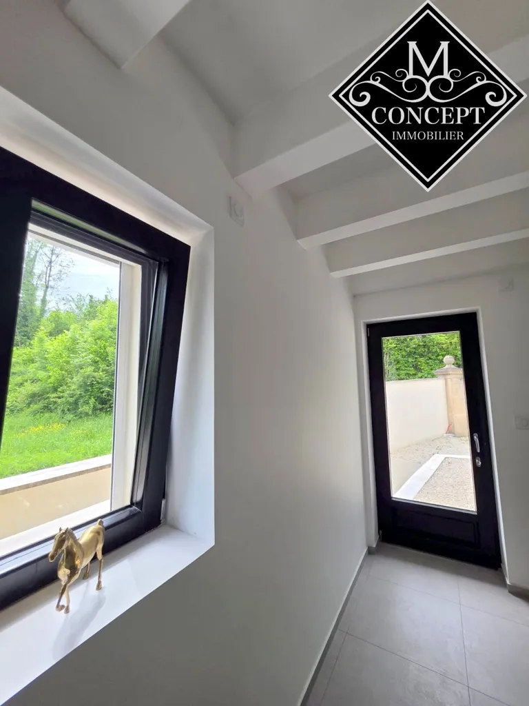 Entrée - Propriété 5 Chambres avec Jardin au Calme près de Valserhône