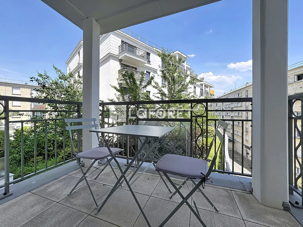 Rõdu - Studio with Balcony in Suresnes Centre