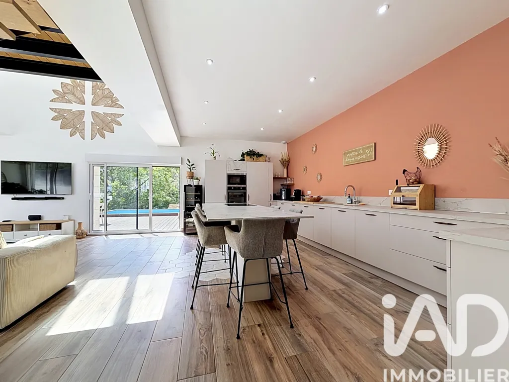 Cucina - Renovated Farmhouse with Pool in Montrichard