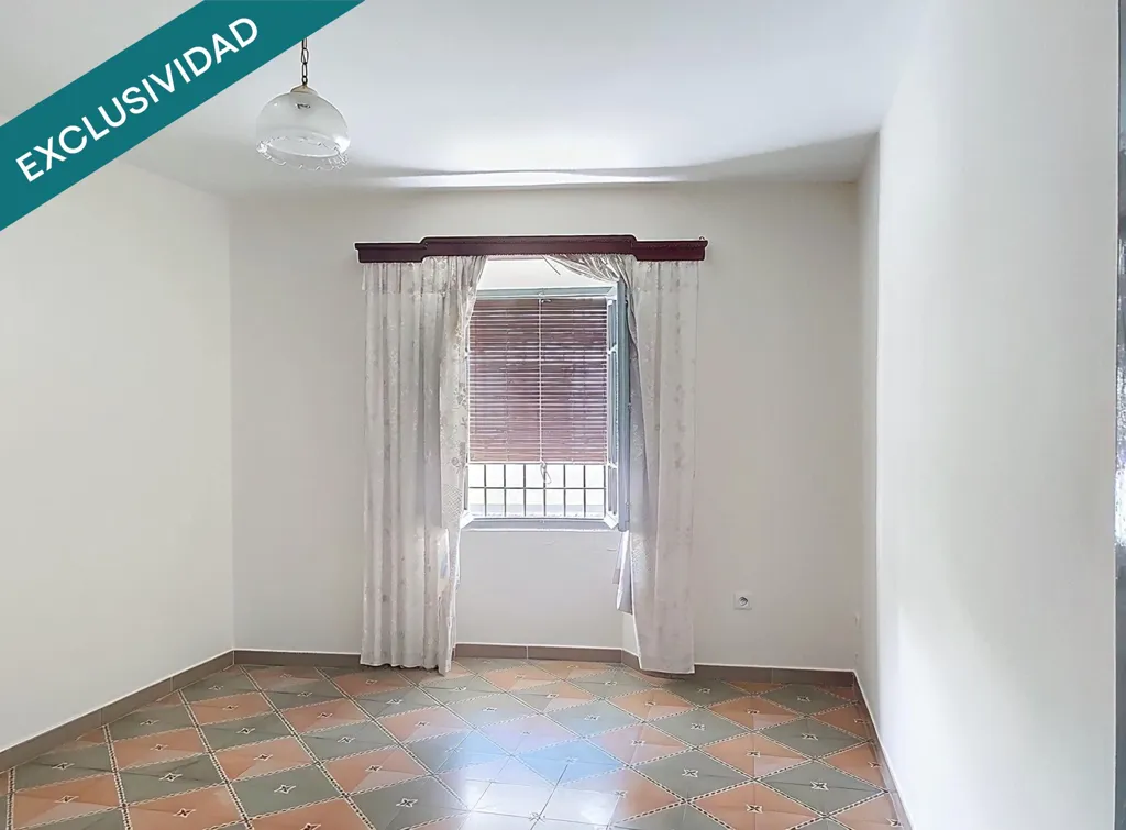 Toad - Detached House with Large Plot in Almagro