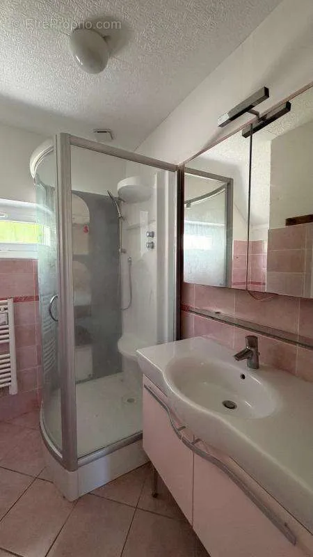 Salles de bain - Maison en Pierre avec Jardin à Ormoy la Rivière
