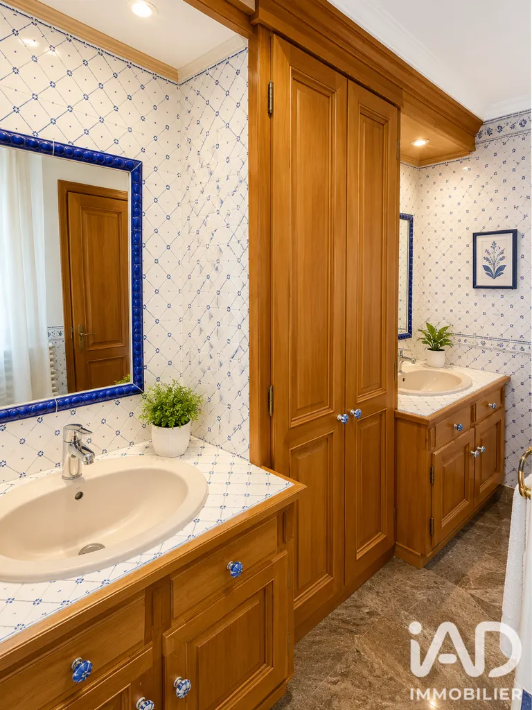 Salles de bain - Maison Bourgeoise avec Jardin à Chelles