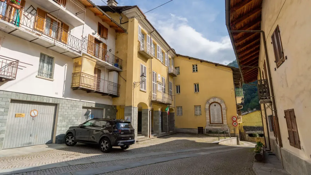Välivaade - Quadruplex with Panoramic Terrace in Perrero