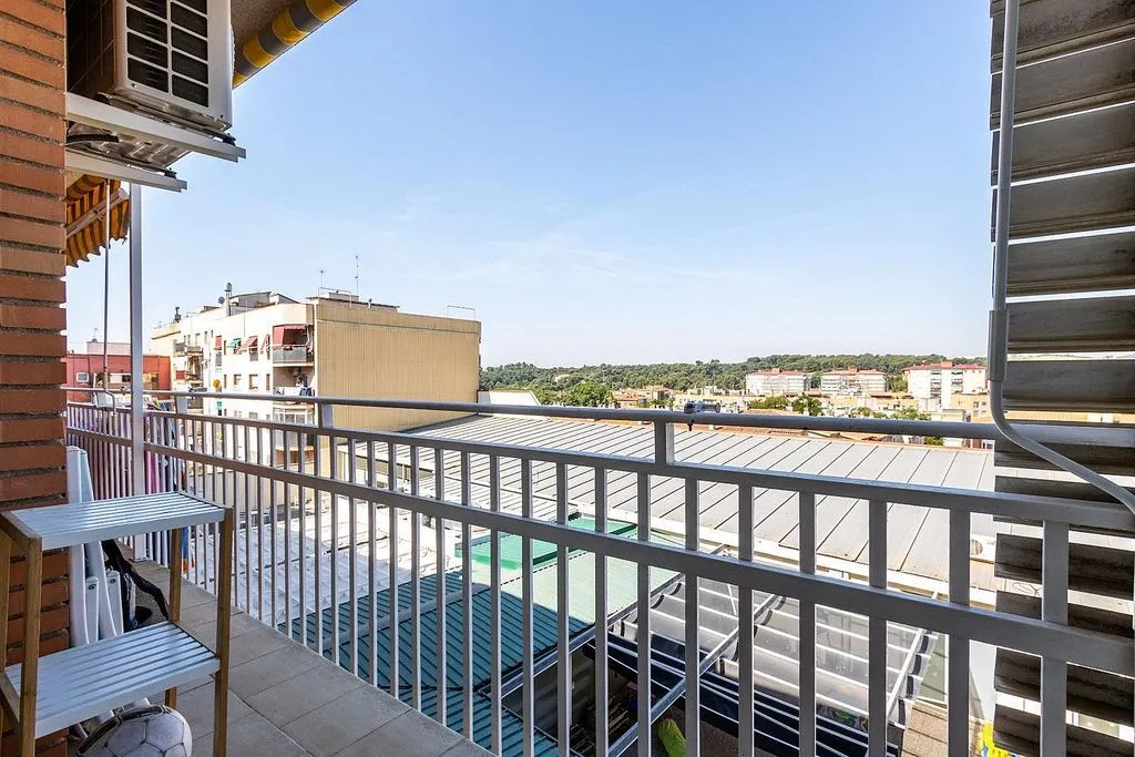 Reformed Apartment with Terrace in Polinyà
