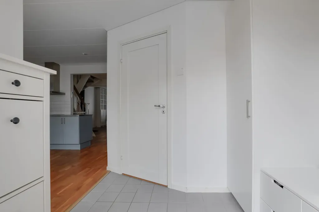 Entrée - Modern Apartment with Balcony in Ekeby-Almby