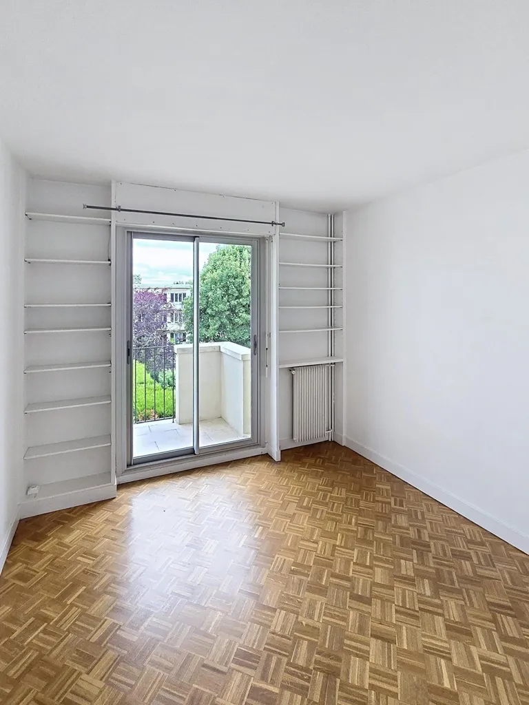 Stanze - 4-Piece Flat with Balcony near Meudon Observatory