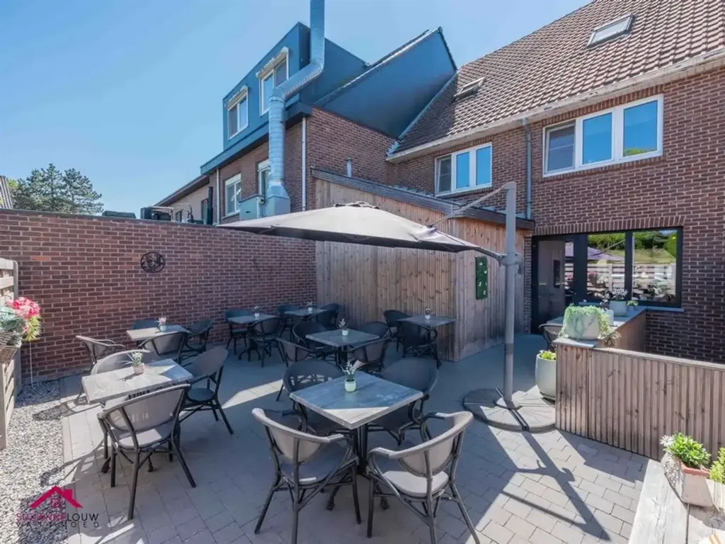 Terrazza - Modernised House in Central Closed Development