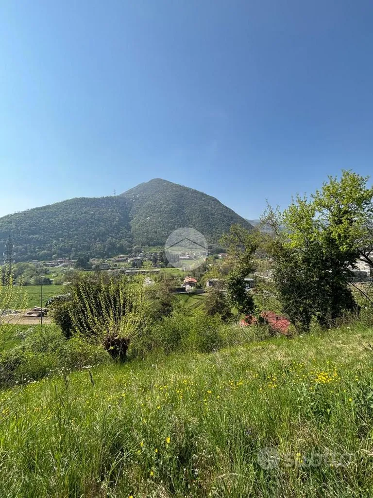 Garden - Buildable Plot in Quiet Area, Grone