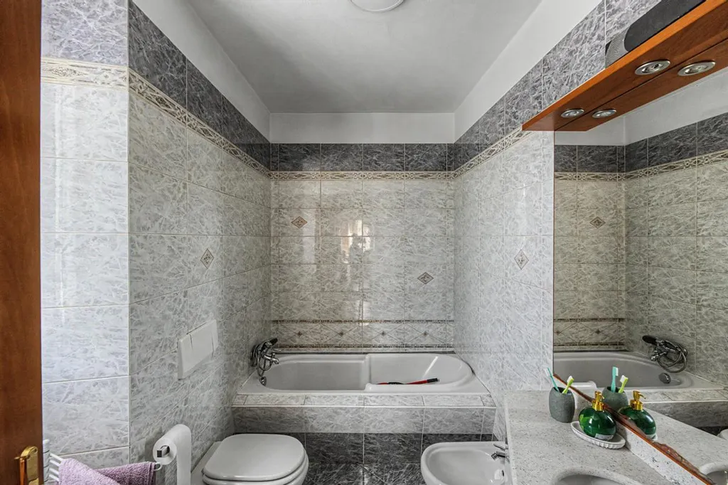 Vannitoad - Multi-Level Apartment with Mansard in Luino