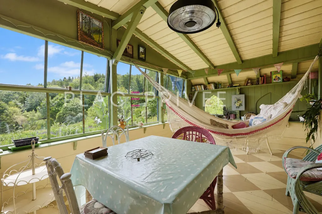 Terrass - Luxury Cottage with Sculpted Garden in Berchigranges