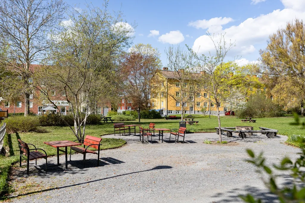 Garden - Central One-Bedroom Flat with Balcony in Borlänge