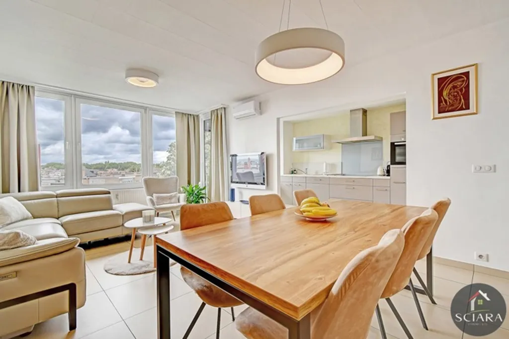 Sala da pranzo - 2-Bed Flat with Balcony on Top Floor in City Centre