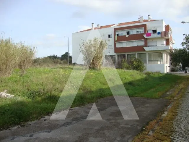 Jardin - Housing Plot with Commercial Potential in Buarcos