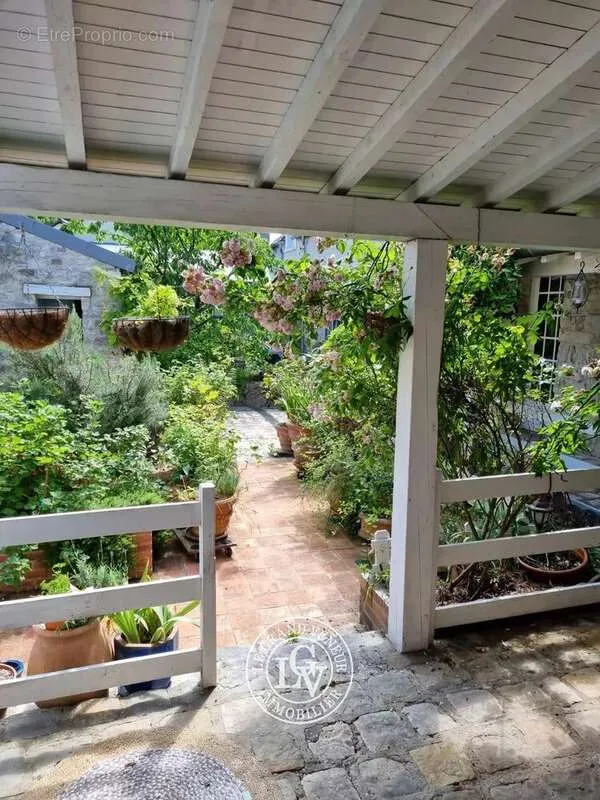 Terrasse - Longère Rénovée avec Gîte Indépendant près de Fontainebleau